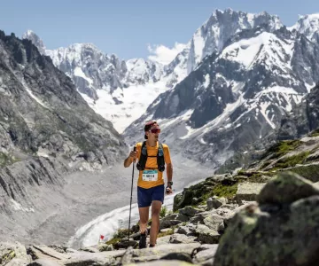 Coureur devant la mer de glace 