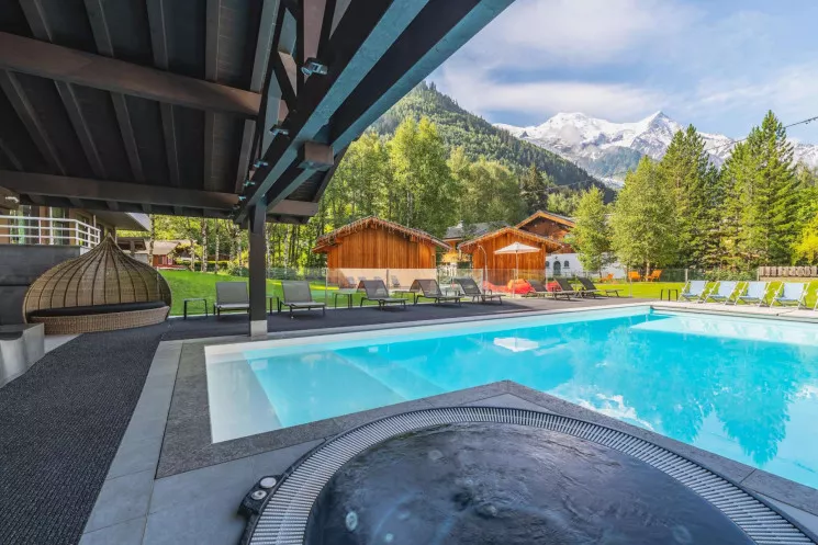 Piscine de l'hôtel Le refuge des Aiglons